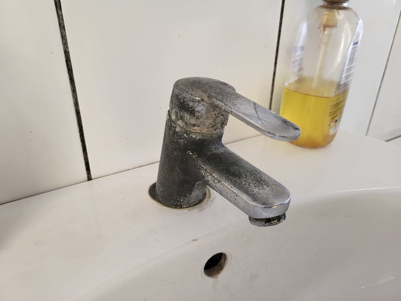 corroded faucet Guadeloupe